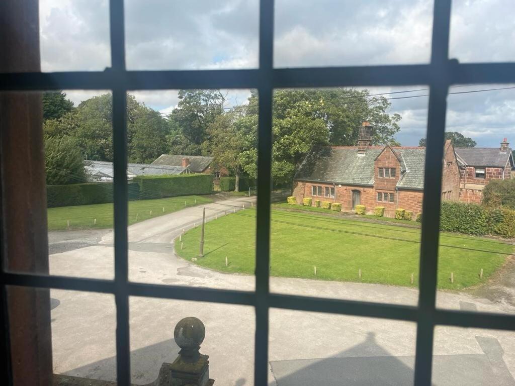 Thornton Manor - And * Heswall
