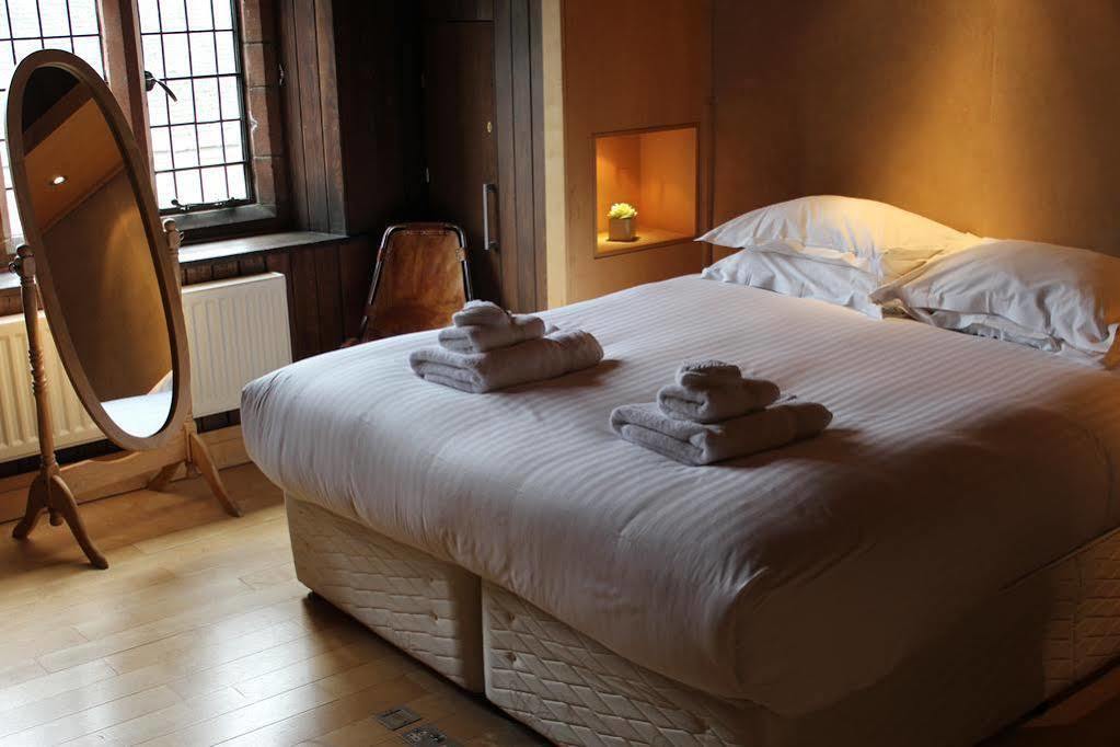 Thornton Manor - And *